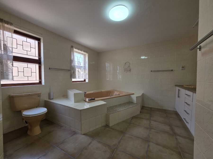 5 Bedroom Property for Sale in Bayview Western Cape